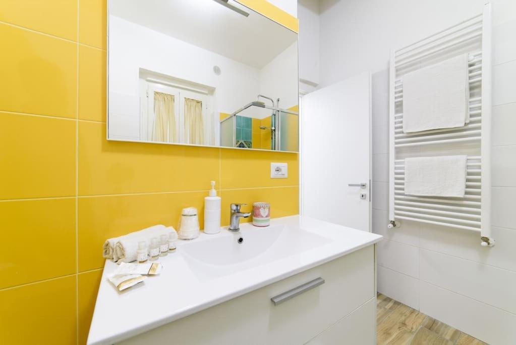 Stazione Treni - Wi-Fi & Netflix Cozy Space Appartement Salerno Buitenkant foto